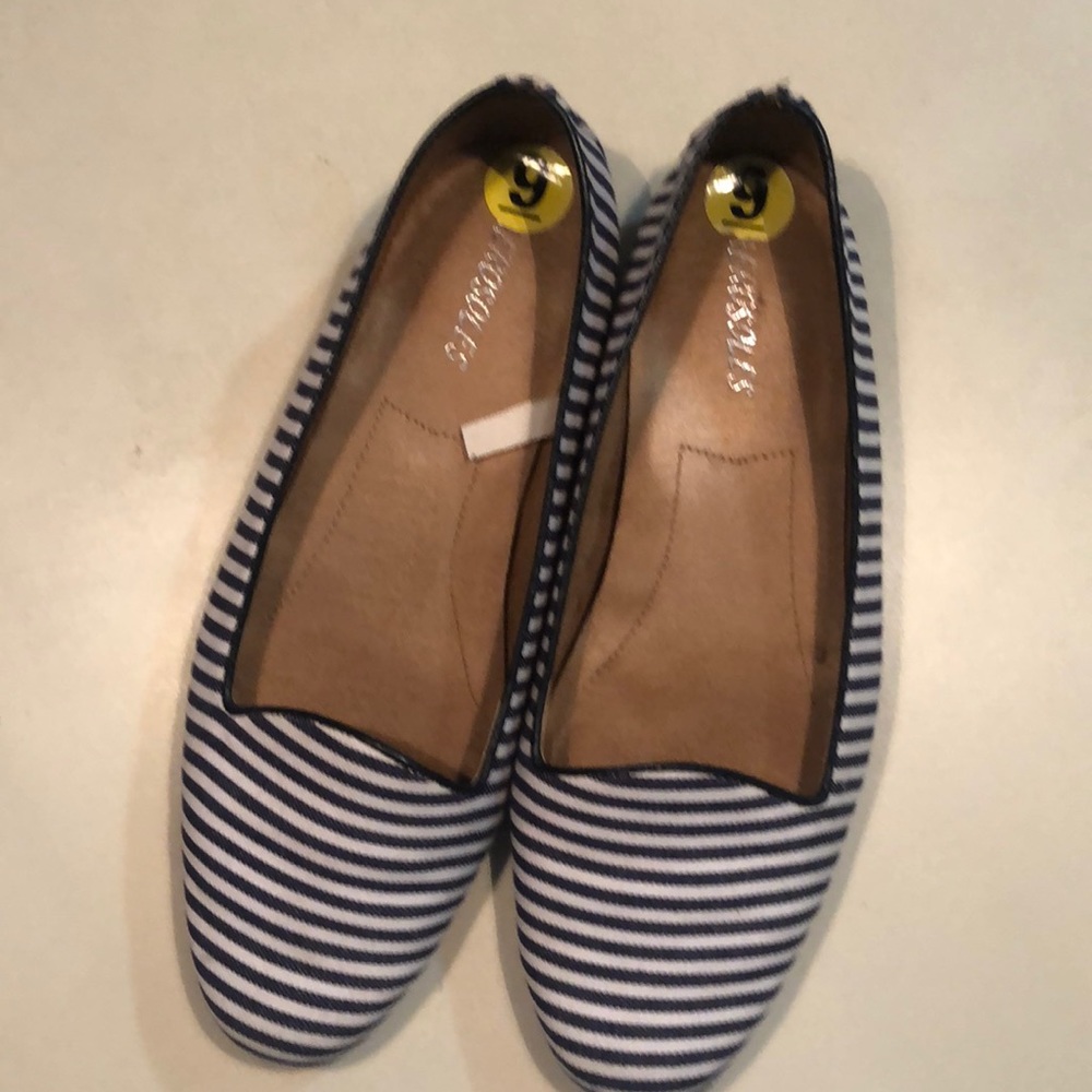 Aero soles size 9 women’s flats